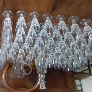 service 62 piéces , 60 verres ; carafe et broc ,cristal de St LOUIS  ;modèle JERSEY