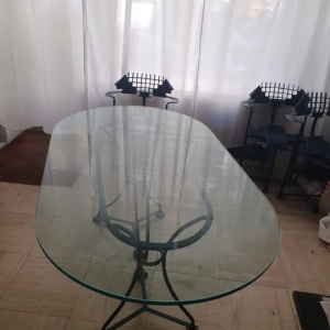 Table de salle à manger ovale en verre