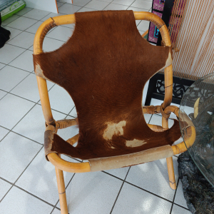 Paires de fauteuils bambou et peau