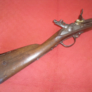 fusil modèle 1777 avec baionette dont le canon a été remplacé par une pièce en bois