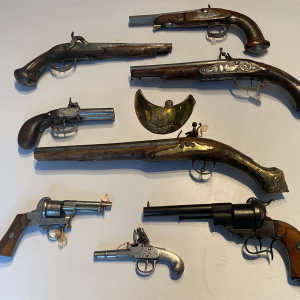 Lot de Pistolets et Revolvers anciens
