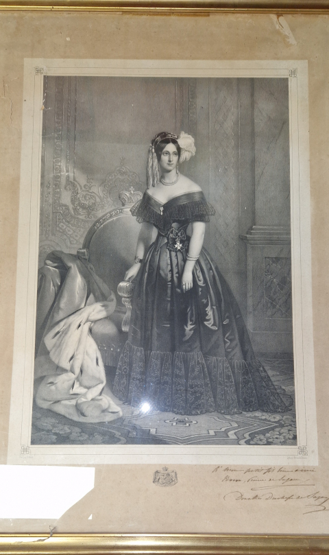 
															Lithographie de la duchesse Dorothée de SAGAN dédicaée à son petit-fils ^rince de SAGAN
														