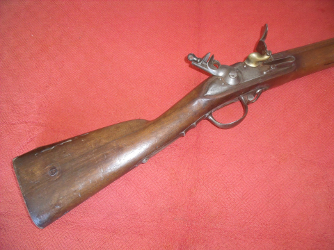 
															fusil modèle 1777 avec baionette dont le canon a été remplacé par une pièce en bois
														