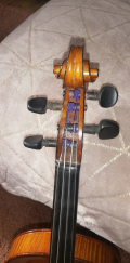 
													violon stradivarius
												