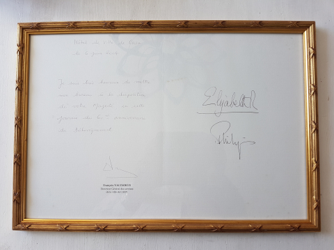 
															Autographes Reine Elizabeth 2 et Prince Philp
														