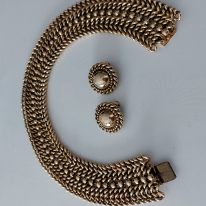 Collier raz du coup avec boucles d'oreilles. Edouard RAMBAUDBon état