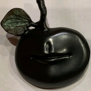 Pomme bouche claude lalanne