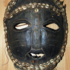Masque tribal Rwanda 19ee siecle ou avant