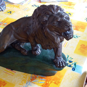 Le lion rugissant en Bronze