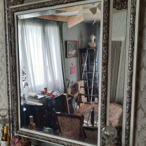 Grand miroir XIXème carré à parcloses en fer repoussé