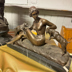 Bronze signé Guiraud rivière d'une femme avec 2 cabris