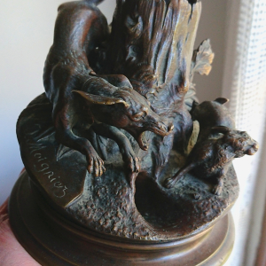 Bronze animalier avec chien et lièvre de Jules Moigniez du XIX e siècle.