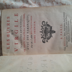 Les œuvres de Virgile, traduites en français,  le texte vis-à-vis la traduction, avec des remarques, par l'Abbé Desfontaines, Paris, Quillau, 1743