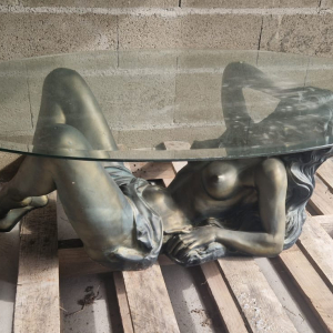 Table basse femme nue