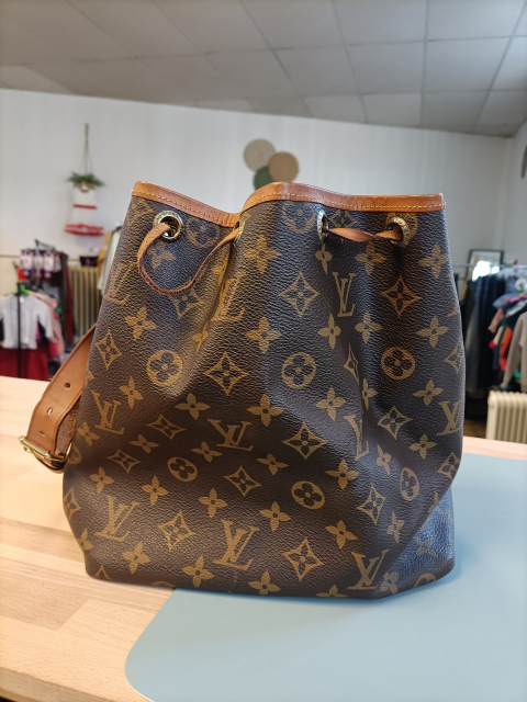 
															Sac a main Louis Vuitton
														