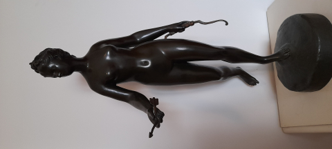 
															Diane Chasseresse bronze Houdon
														