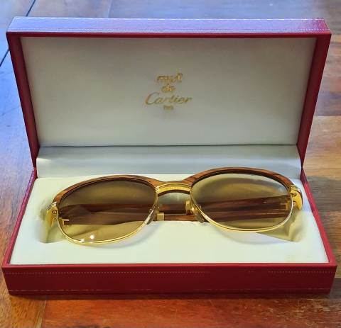 
															Lunettes de soleil cartier vintage
														