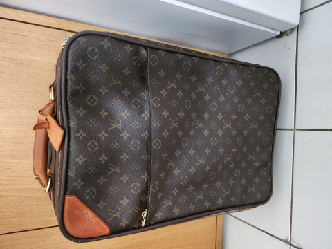 
															Valise Louis Vuitton
														