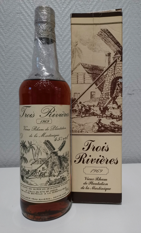 
															Rhum trois rivières 1969
														