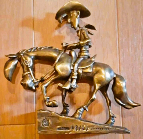 
															Lucky Luke et Jolly Jumper gravissant la colline / Bronze
														