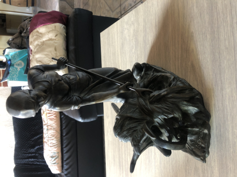 
															Statue bronze
														