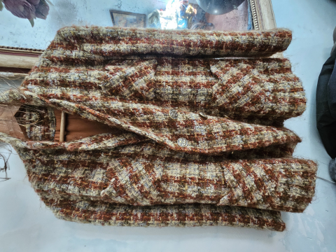 
															Blazer en tweed de laine Chanel
														