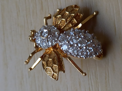 
															Broche or et diamants
														