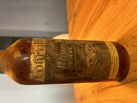 
															Rhum vieux Courville 1977
														