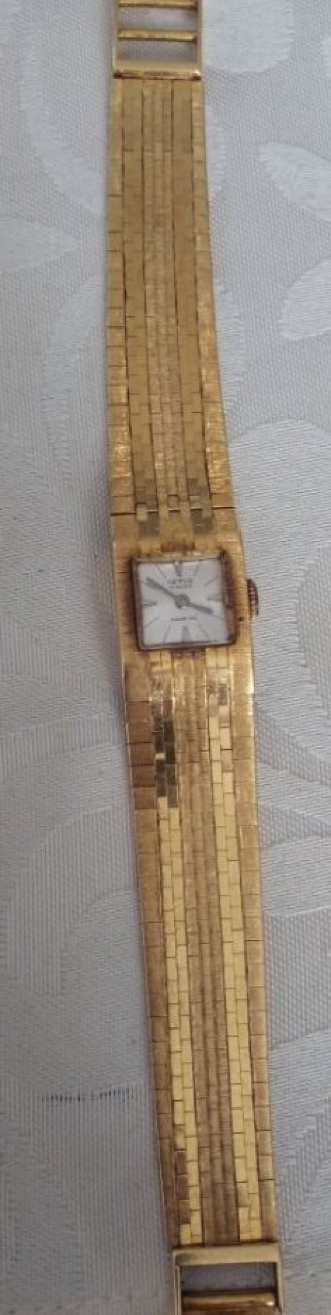 
															montre bracelet femme en or 18K, marque suisse AETOS
														