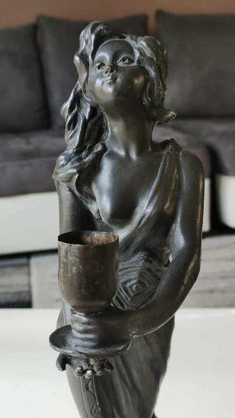 
															Bougeoir sculpture Femme belle Époque. Signé J. Lorieux J.Lorieux
														