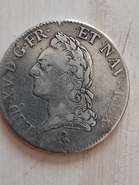 
															Demi écu au bandeau louis 15-1771 et 20 francs Louis 18-1818
														