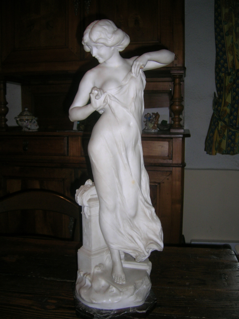 
															statue, sculpture en marbre blanc, représentant une nymphe
														