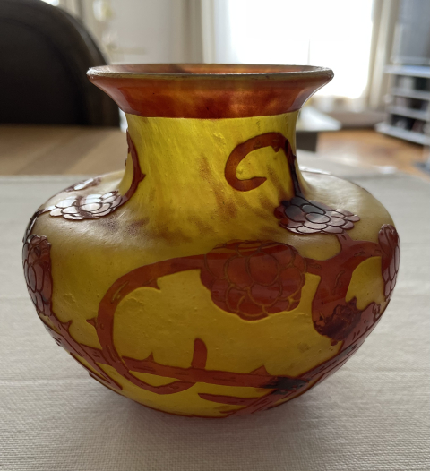 
															Vase boule signé le verre Français
														