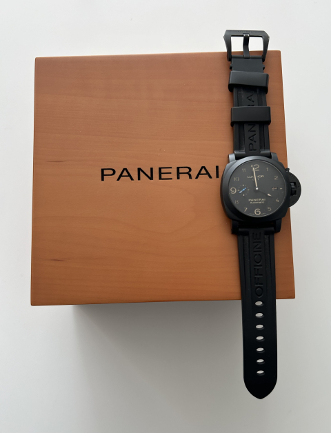 
															Montre panerai
														