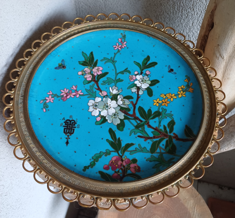 
															assiette en bronze doré et email cloisonné Barbedienne F.
														