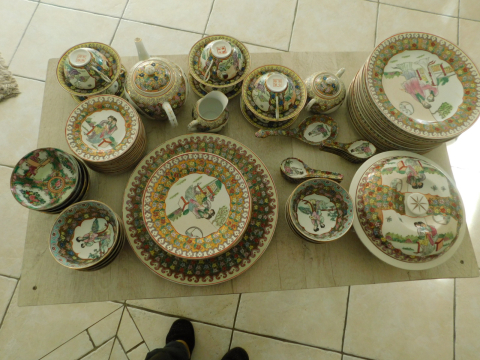 
															Service à vaisselle porcelaine de chine 19 ème siècle
														