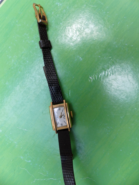 
															montre braclet femme LIP
														