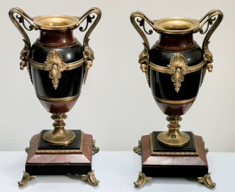 
															Paire de vases en Bronze et Marbre
														