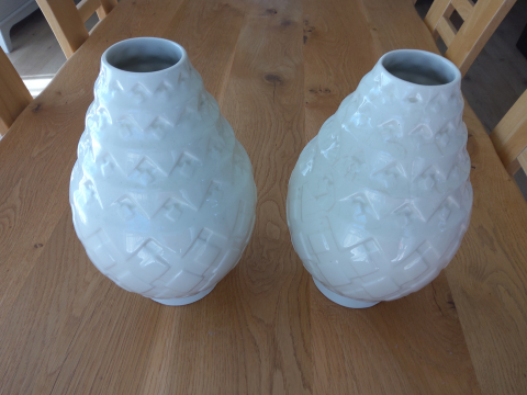 
															DEUX VASES EN CERAMIQUE CRAQUELEES
														