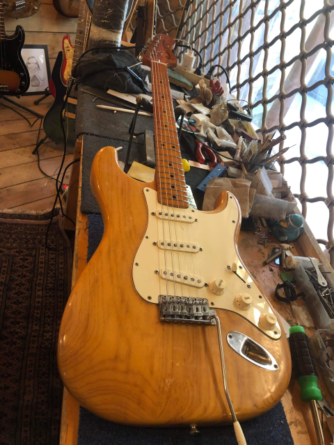 
															Fender Stratocaster 1973 natural
														