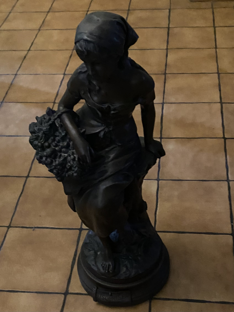 
															Statue bronze  les cerises par CANA
														