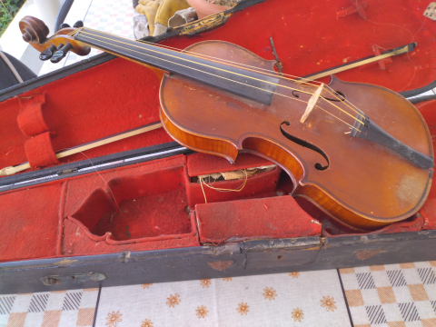 
															Violon genre Lupot
														