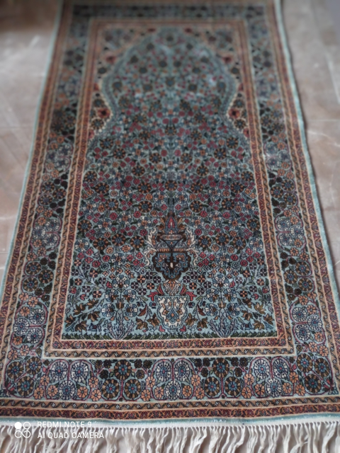 
															Tapis persan en soie
														