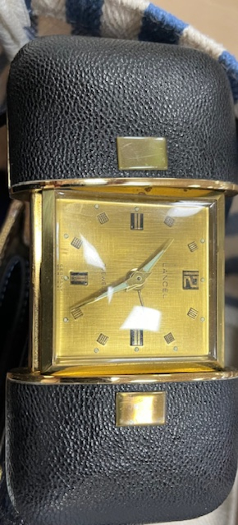 
															Montre ancienne
														