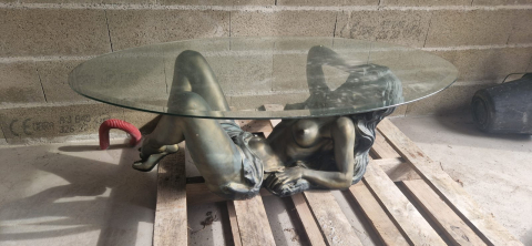 
															Table basse femme nue
														