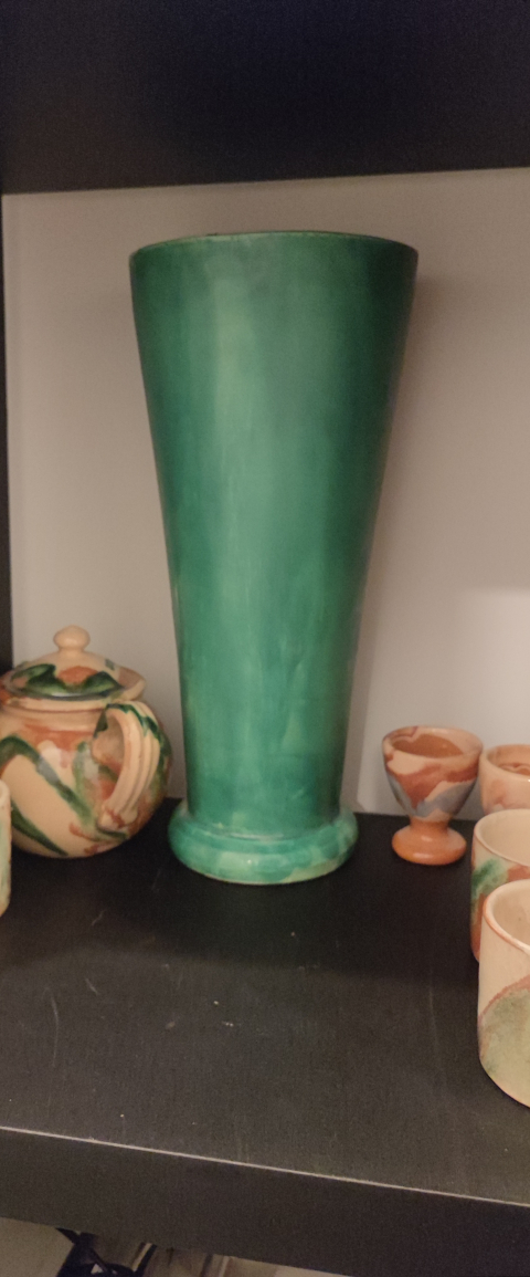 
															Vase signé J. MILAZZO-Vallauris
														