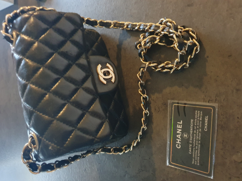 
															Sac à main Chanel
														