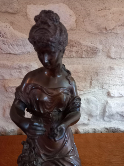 
															statuette signée BRUCHON
														