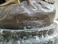 
													Statuette en bronze signée L. Madrassi
												