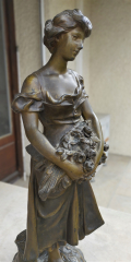 
													Statuette en bronze signée L. Madrassi
												